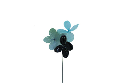 Abby Real Flower lapel pin (F/W 2017) Tiffany Blue, Blue with Black